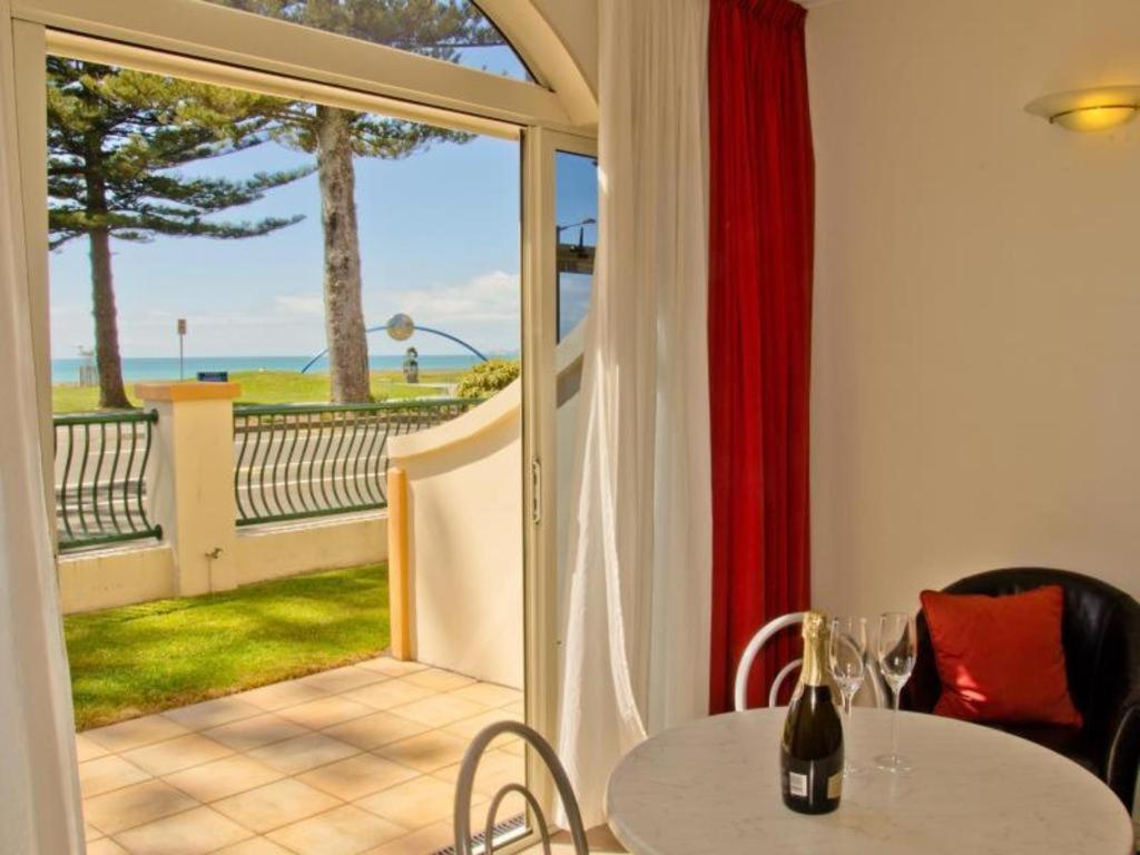 Beachfront Motel Napier Esterno foto