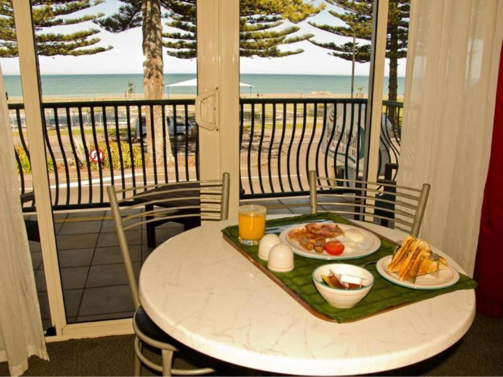 Beachfront Motel Napier Esterno foto