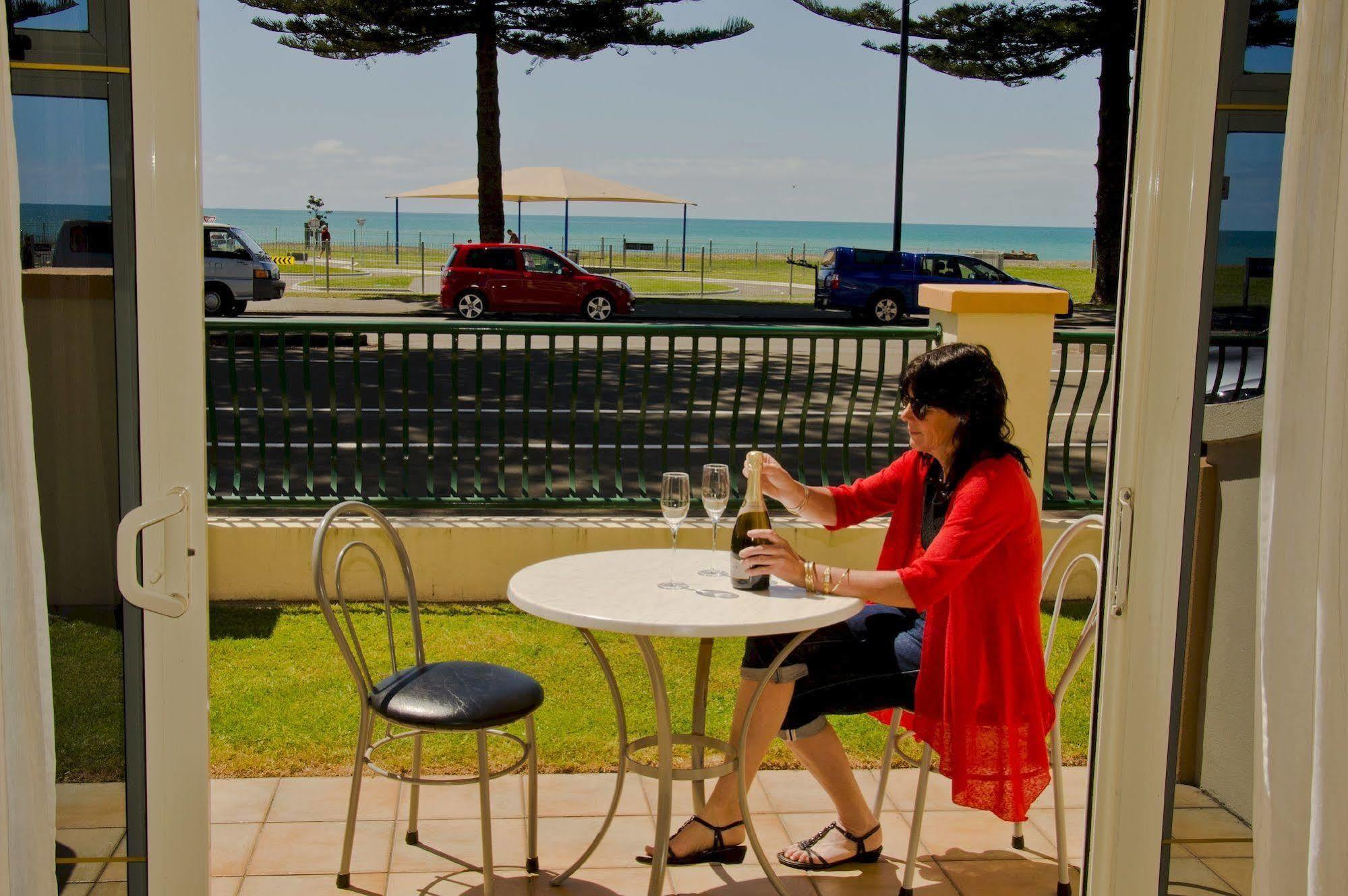 Beachfront Motel Napier Esterno foto
